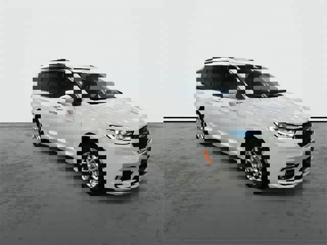 Used 2022 Chrysler Pacifica Touring-L image 5