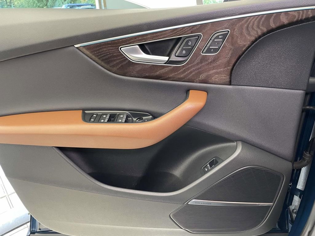 Used 2020 Audi Q8 Prestige w/ Prestige Package image 35