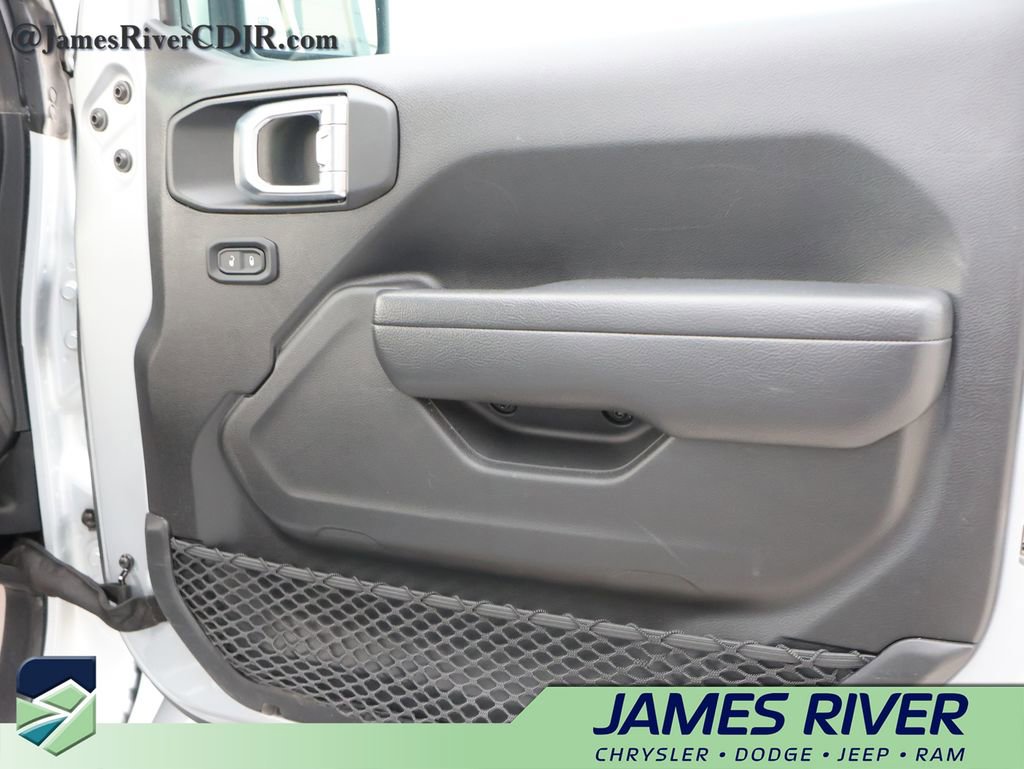 Used 2023 Jeep Gladiator Rubicon w/ Cold Weather Group image 8