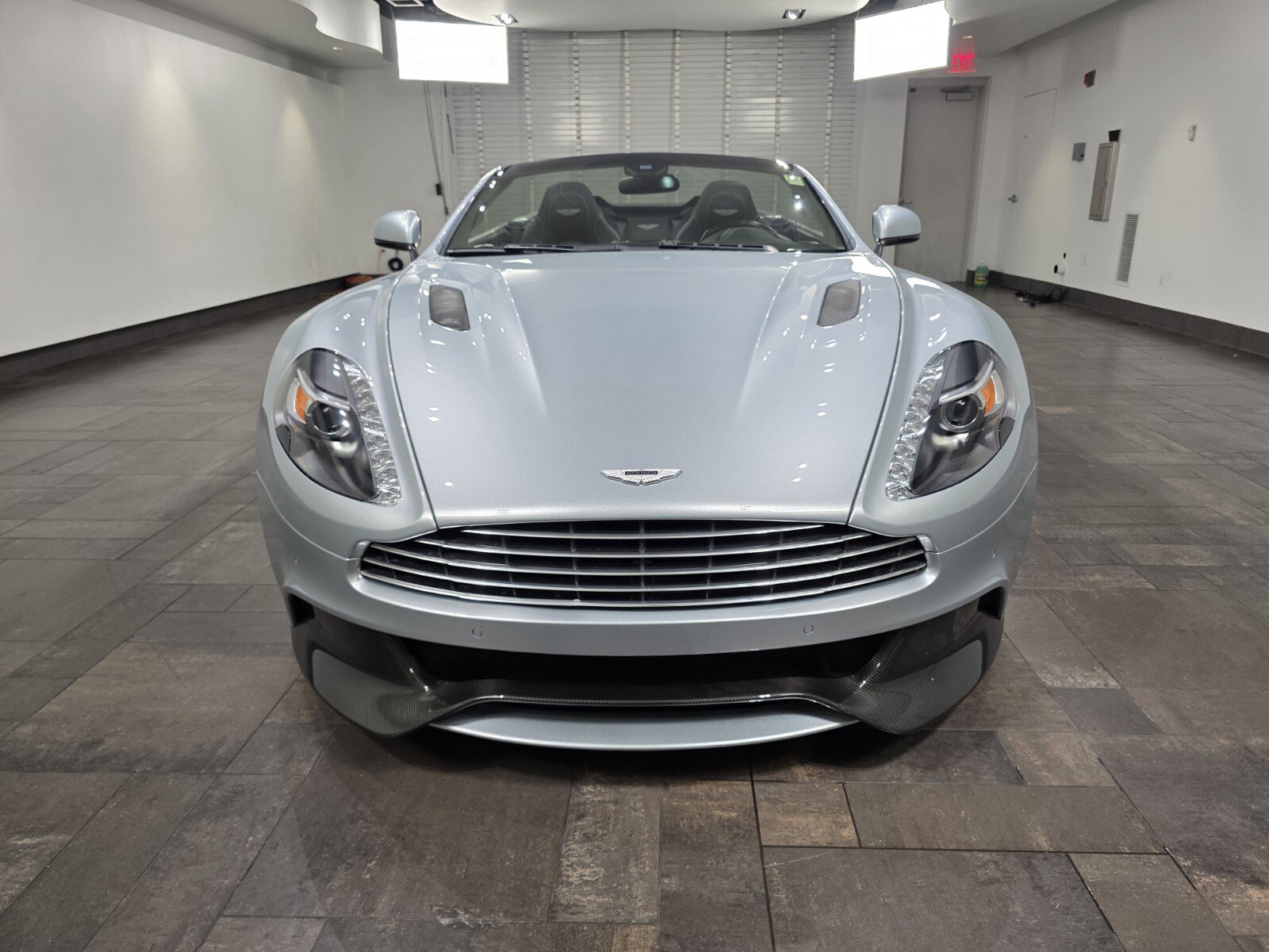 Used 2017 Aston Martin Vanquish Volante RWD image 7