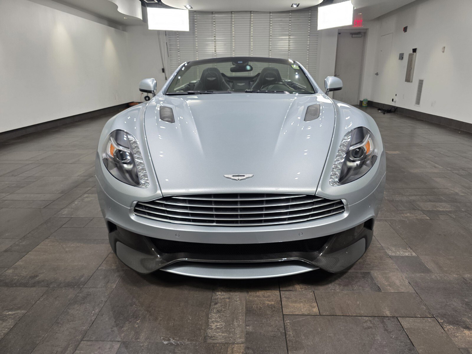 Used 2017 Aston Martin Vanquish Volante RWD image 7