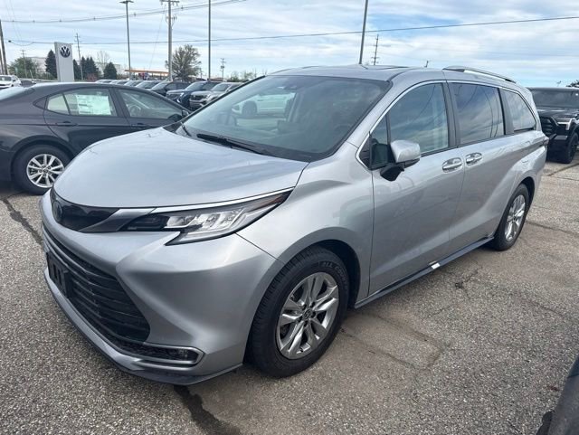 Certified 2023 Toyota Sienna Limited AWD/4WD image 9