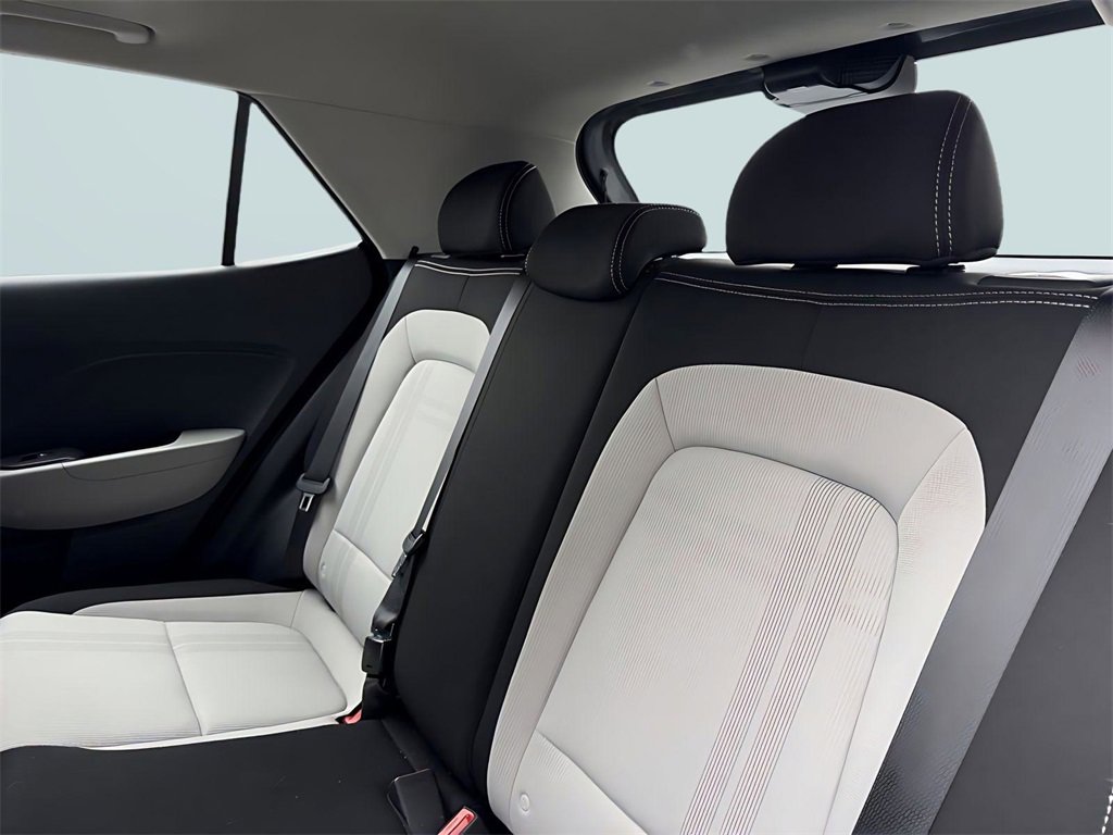 Certified 2025 Hyundai Venue SEL image 28