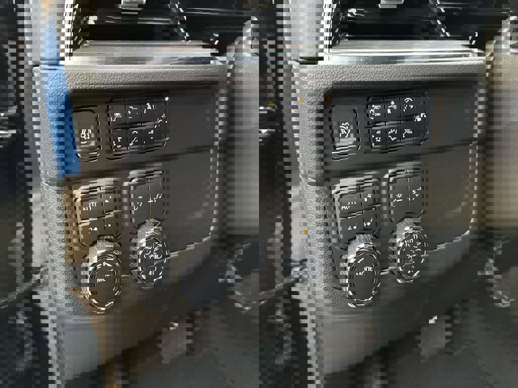 Certified 2025 Chevrolet Suburban Z71 image 30