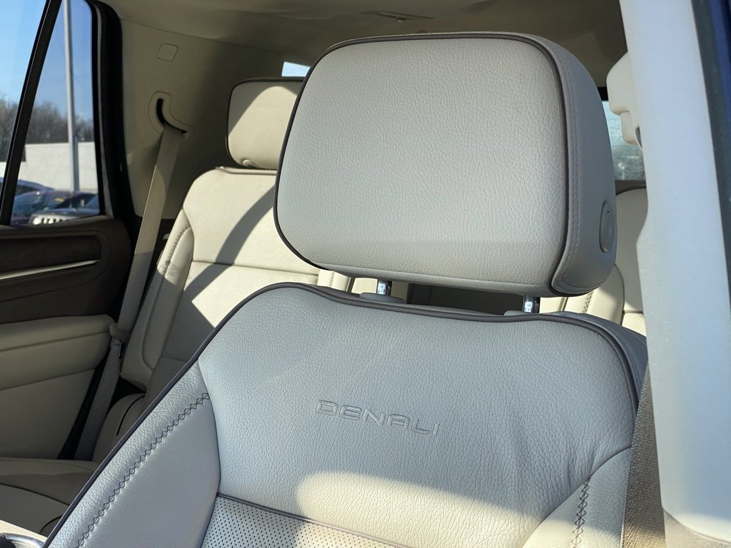 Used 2021 GMC Yukon Denali w/ Advanced Technology Package image 21