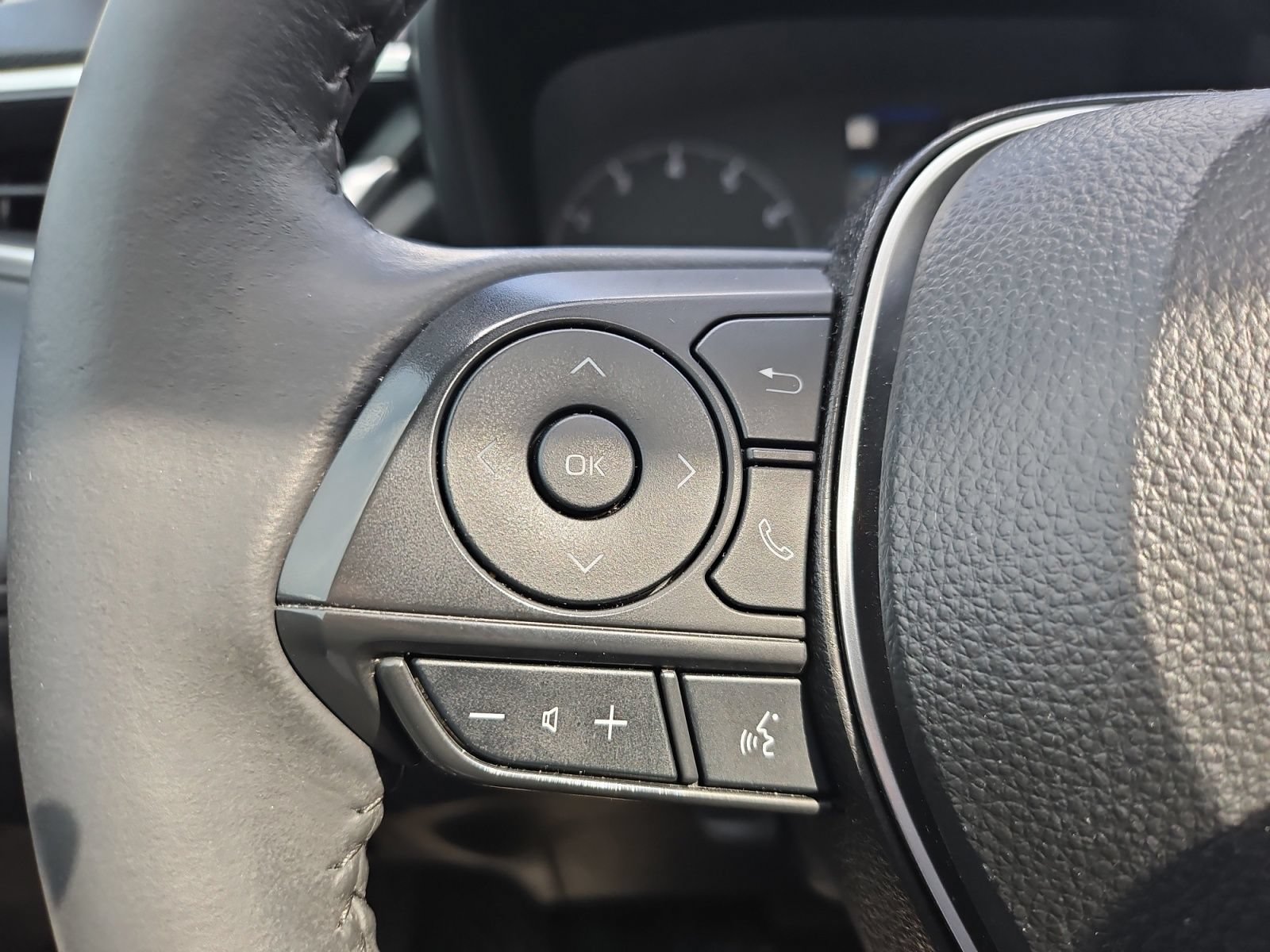 Used 2024 Toyota Corolla Cross LE w/ Moonroof Package FWD image 31