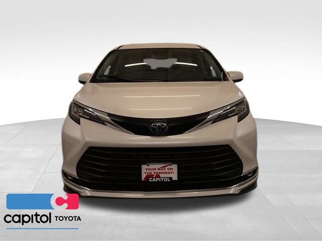Used 2024 Toyota Sienna XLE FWD image 6