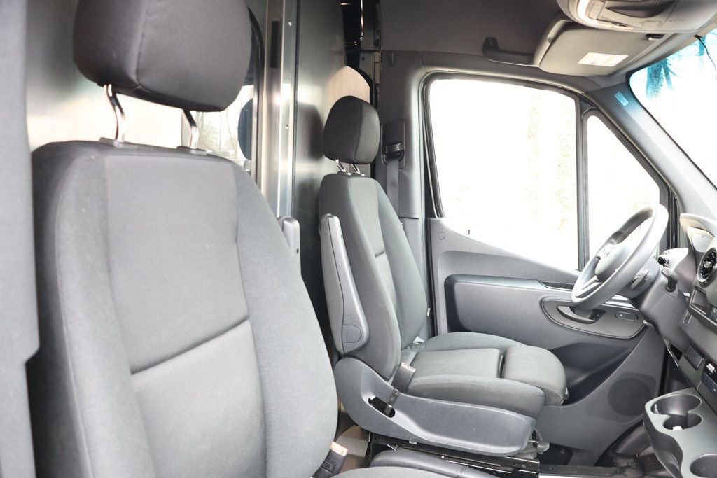 Used 2024 Mercedes-Benz Sprinter 2500 w/ Acoustic Package image 26
