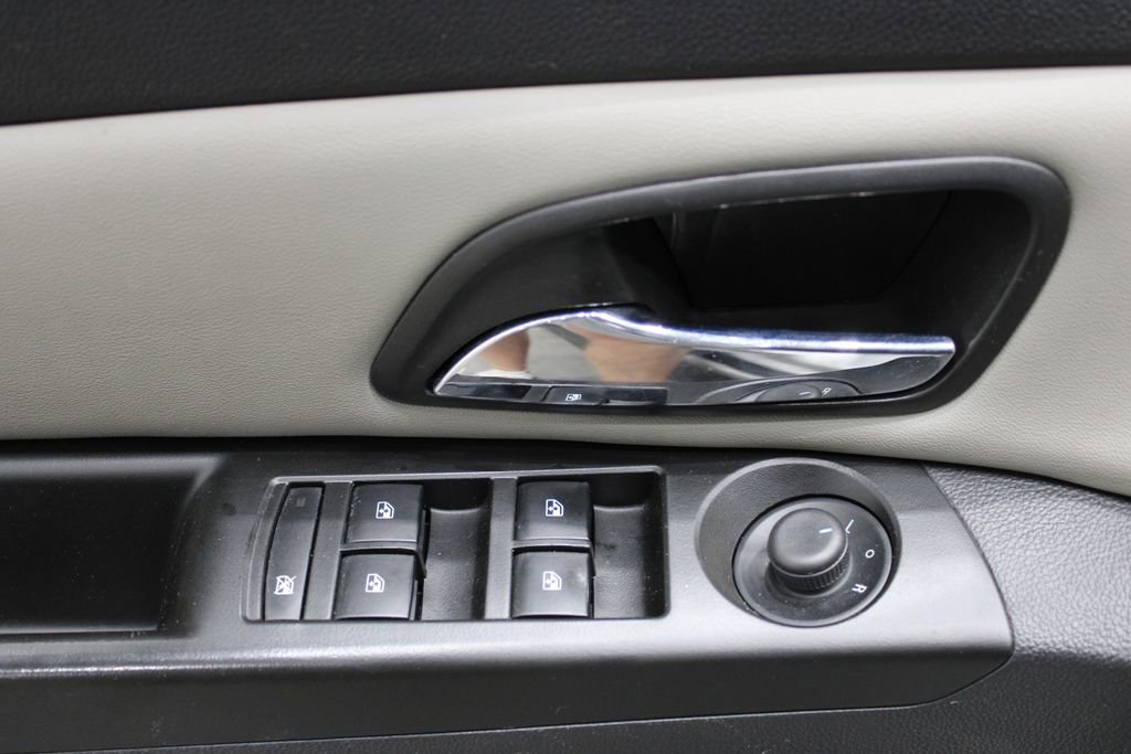 Used 2014 Chevrolet Cruze LS image 14