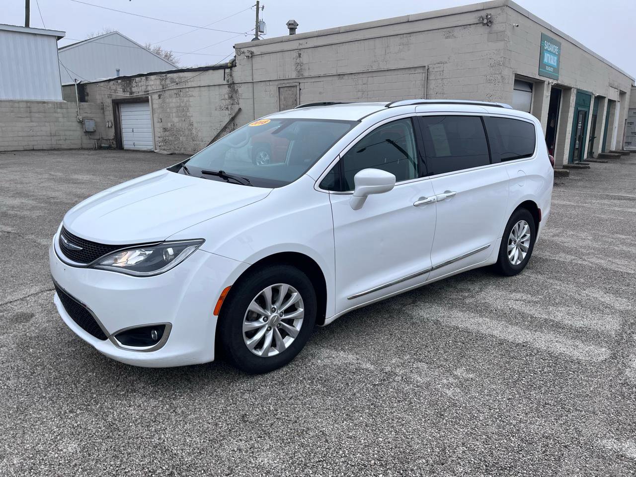 Used 2018 Chrysler Pacifica Touring-L image 7