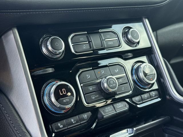 Used 2023 GMC Yukon Denali w/ Advanced Technology Package image 18