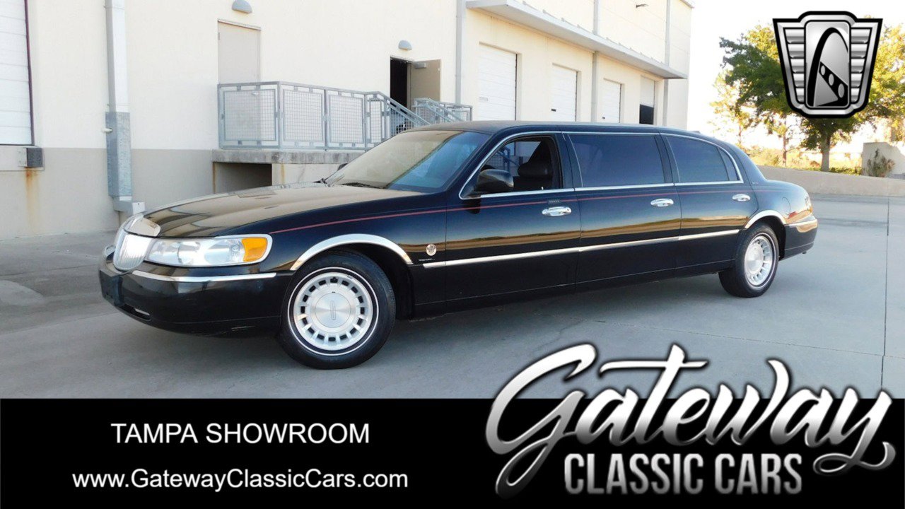 Used 2001 Lincoln Town Car Executive