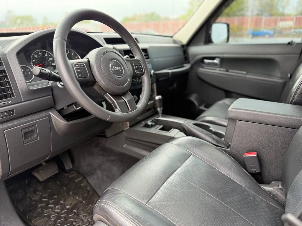 Used 2012 Jeep Liberty Sport AWD/4WD image 17