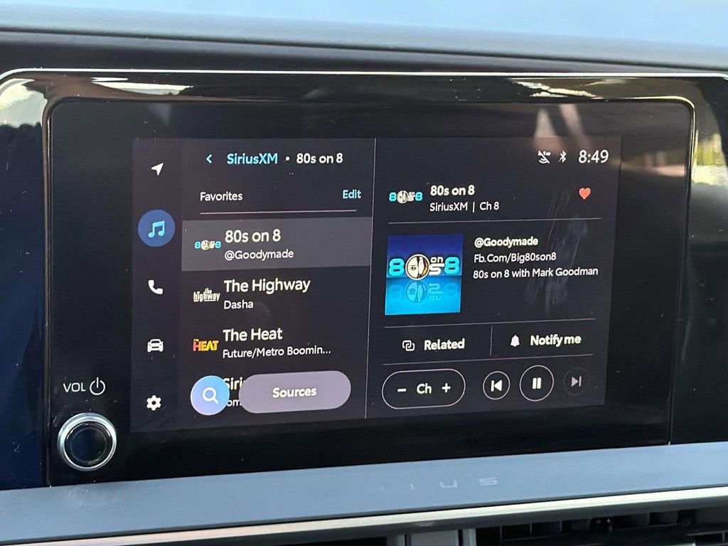 Used 2025 Toyota Prius XLE image 15