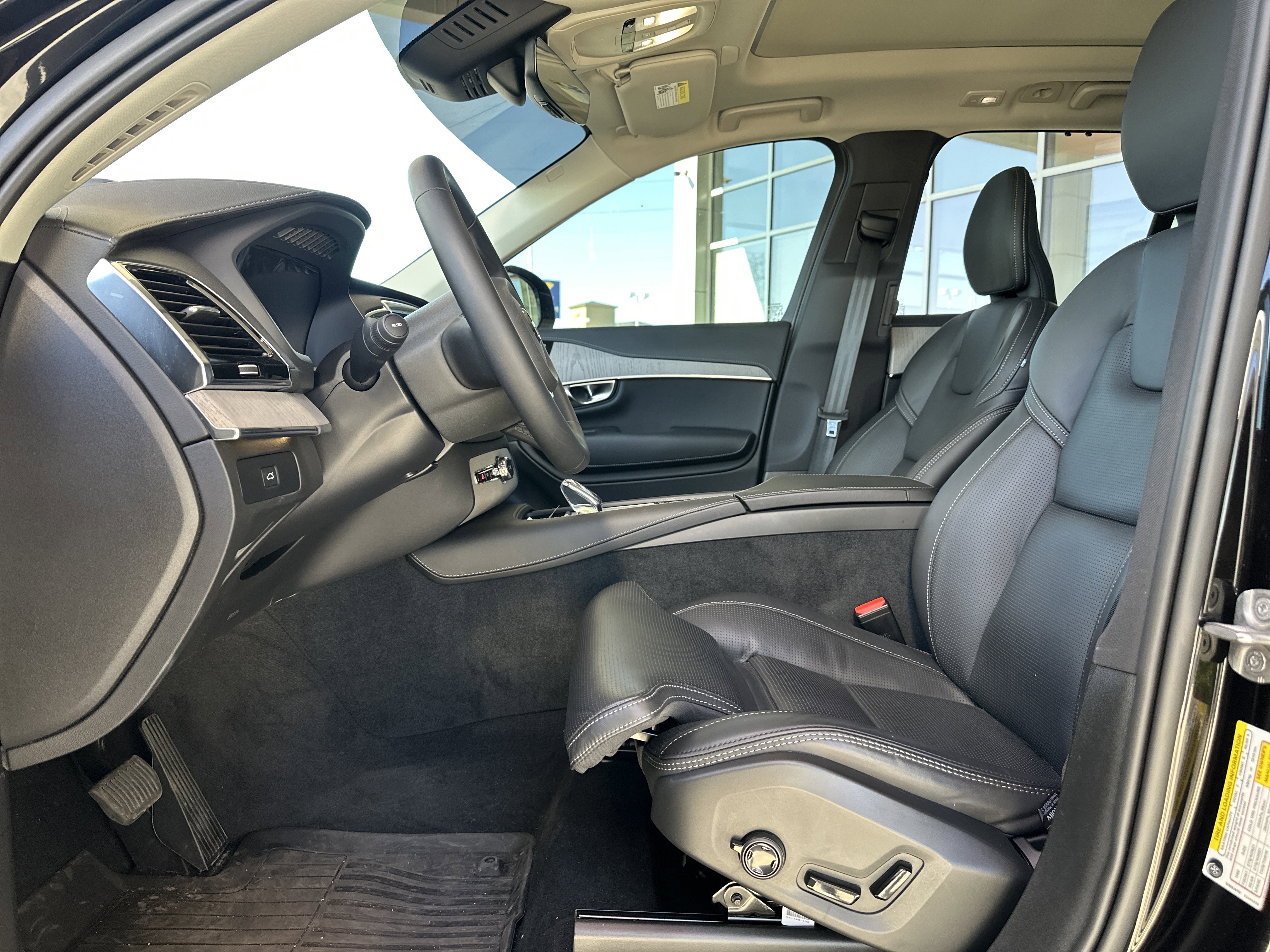 Used 2025 Volvo XC90 B6 Ultra w/ Protection Package Premier image 11