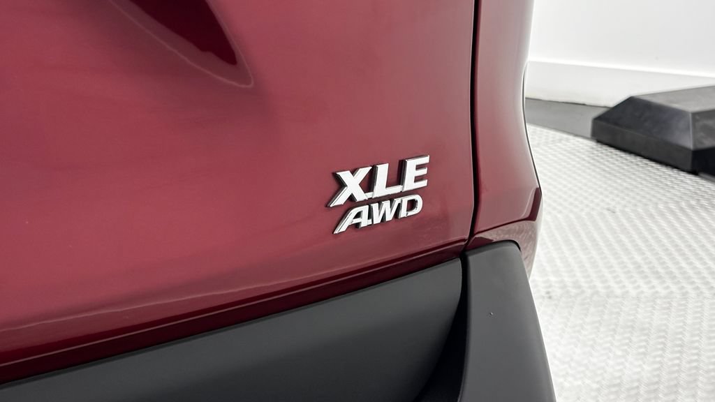 Used 2021 Toyota RAV4 XLE Premium AWD/4WD image 9
