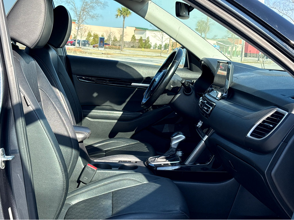 Used 2021 Kia Seltos SX w/ SX Sunroof Package image 8