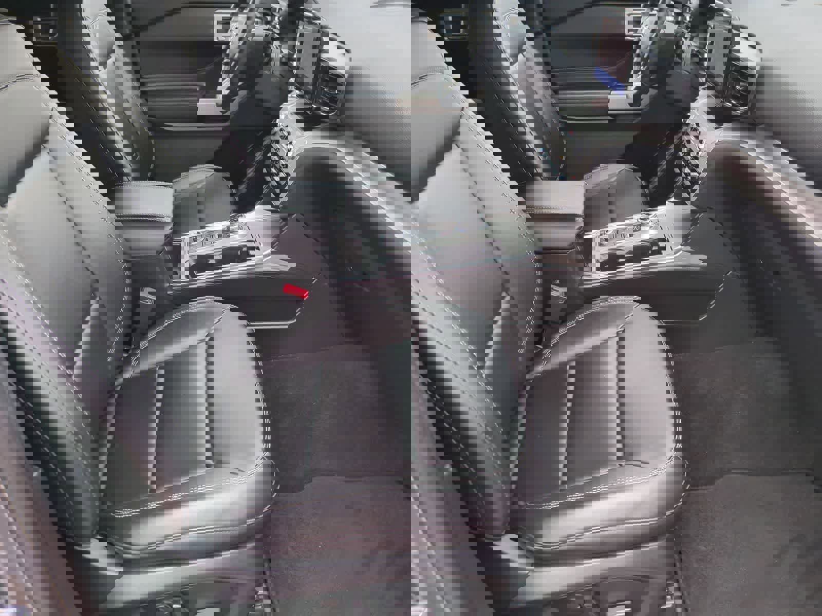 Used 2024 Ford Explorer XLT w/ Equipment Group 202A AWD/4WD image 21