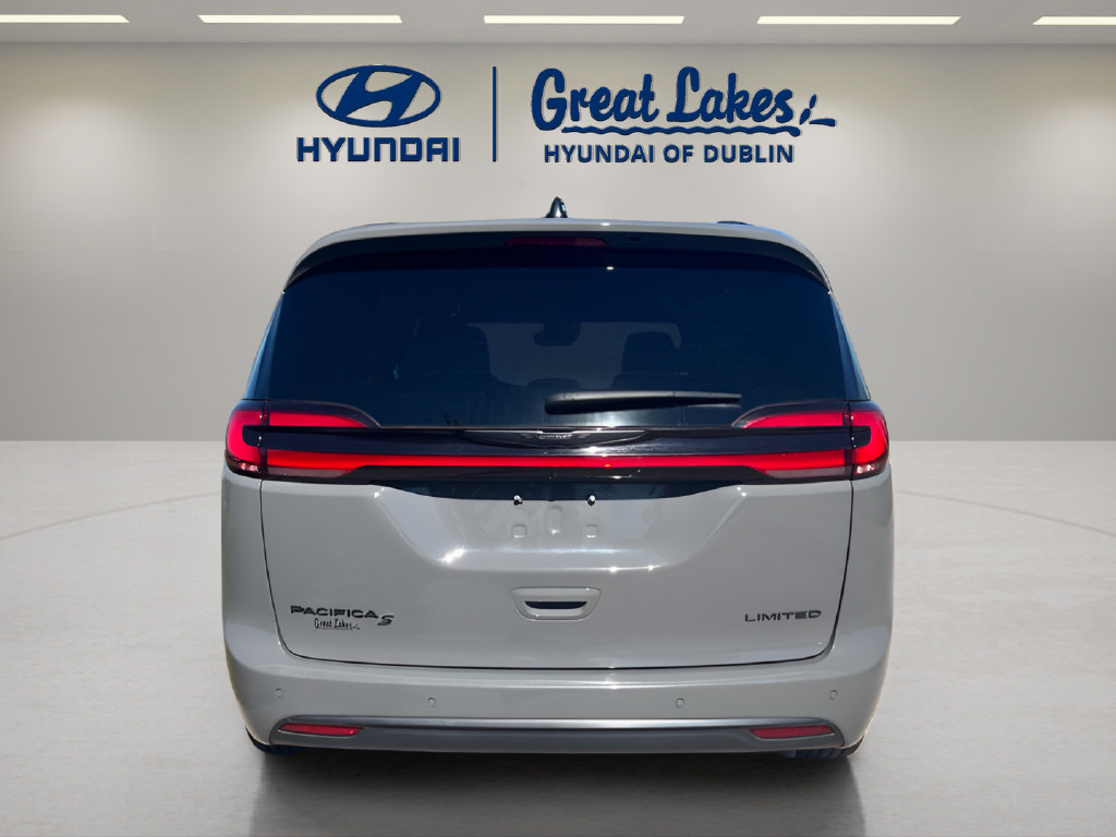 Used 2025 Chrysler Pacifica Limited FWD image 4