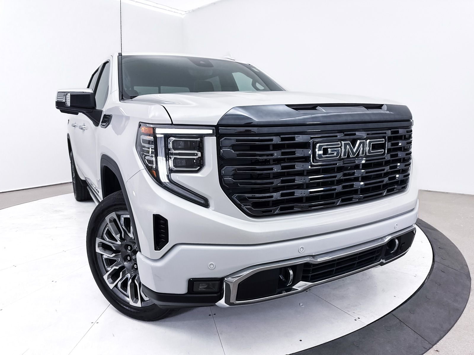 Used 2023 GMC Sierra 1500 Denali Ultimate AWD/4WD image 8