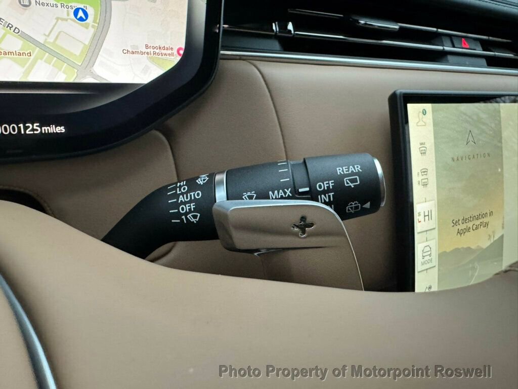 Used 2025 Land Rover Range Rover Long Wheelbase Autobiography image 23