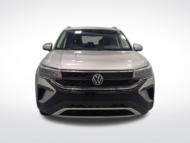 Used 2024 Volkswagen Taos SE FWD image 3