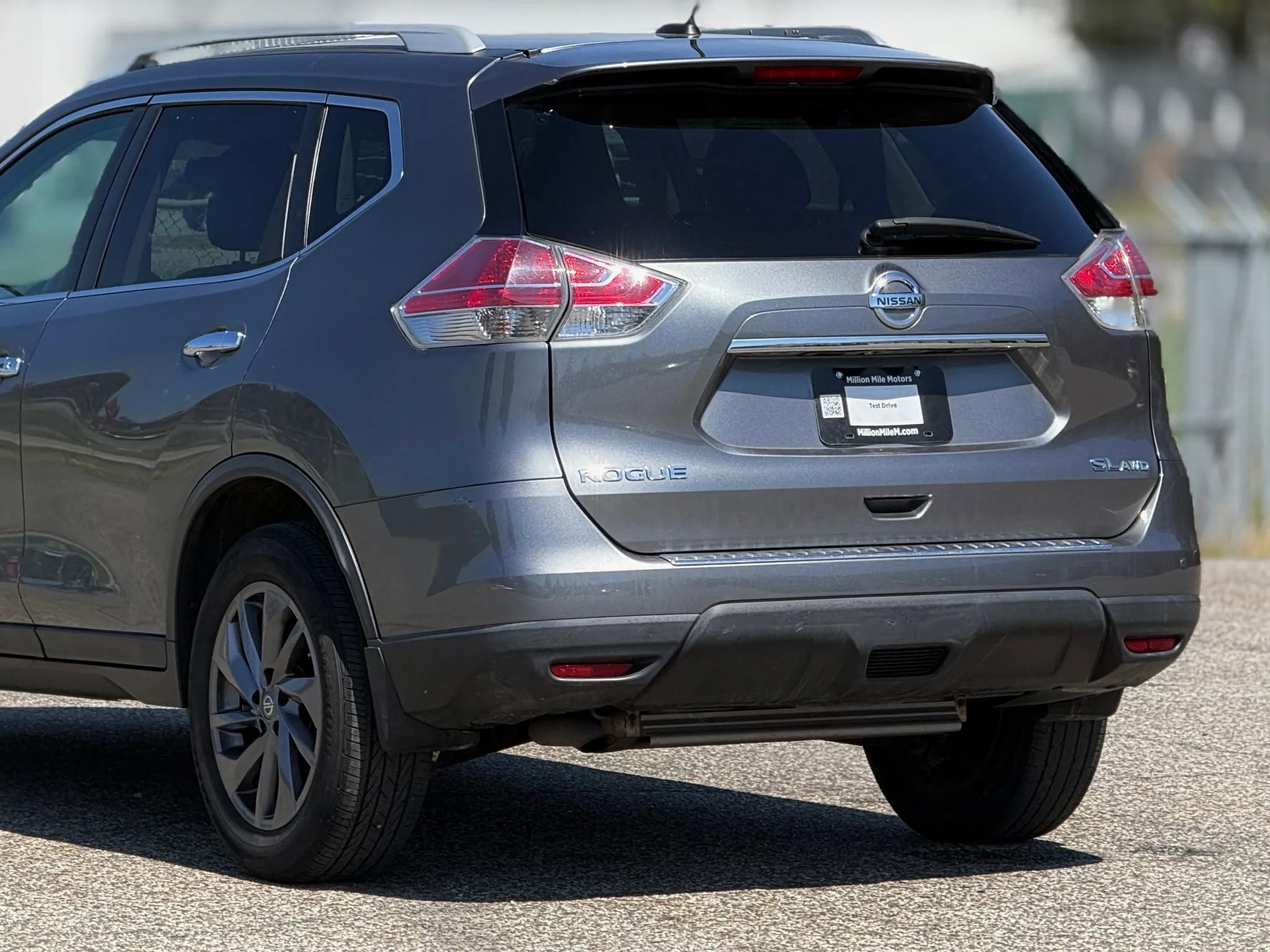 Used 2016 Nissan Rogue SL w/ SL Premium Package image 16