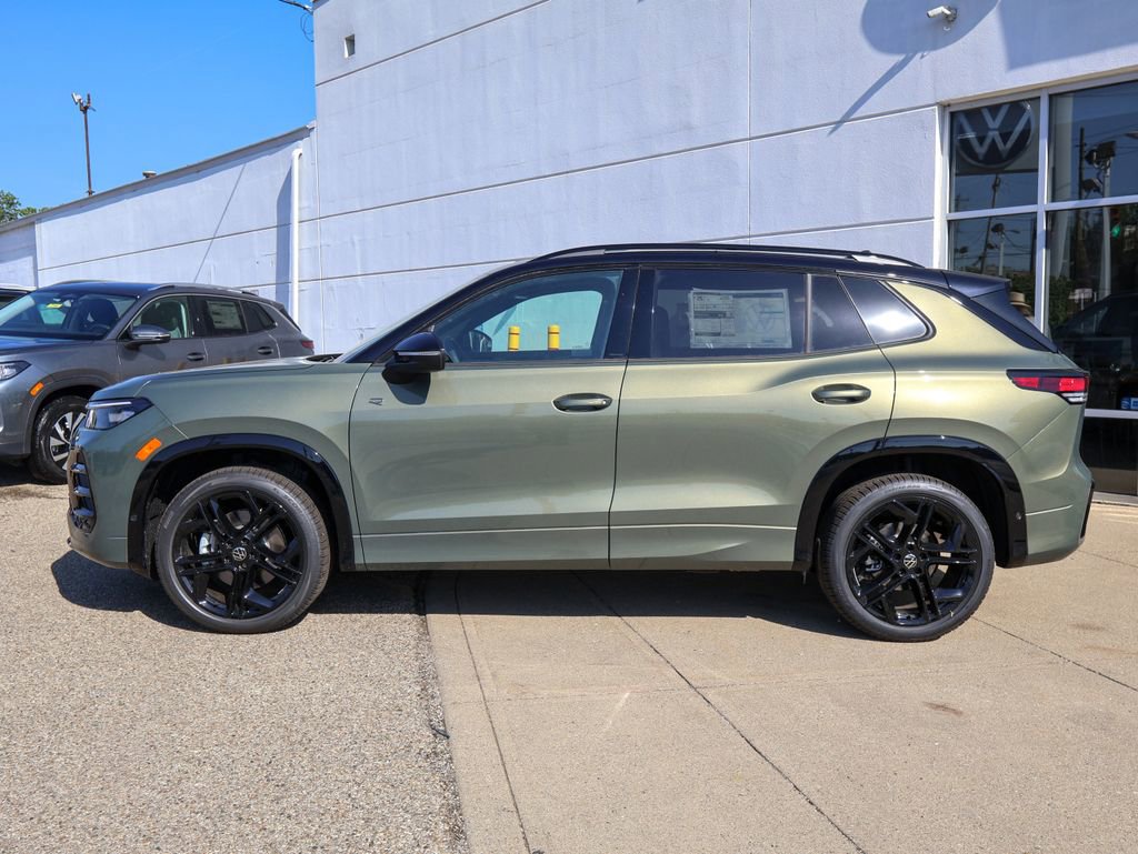 New 2026 Volkswagen Tiguan SE R-Line AWD/4WD image 2