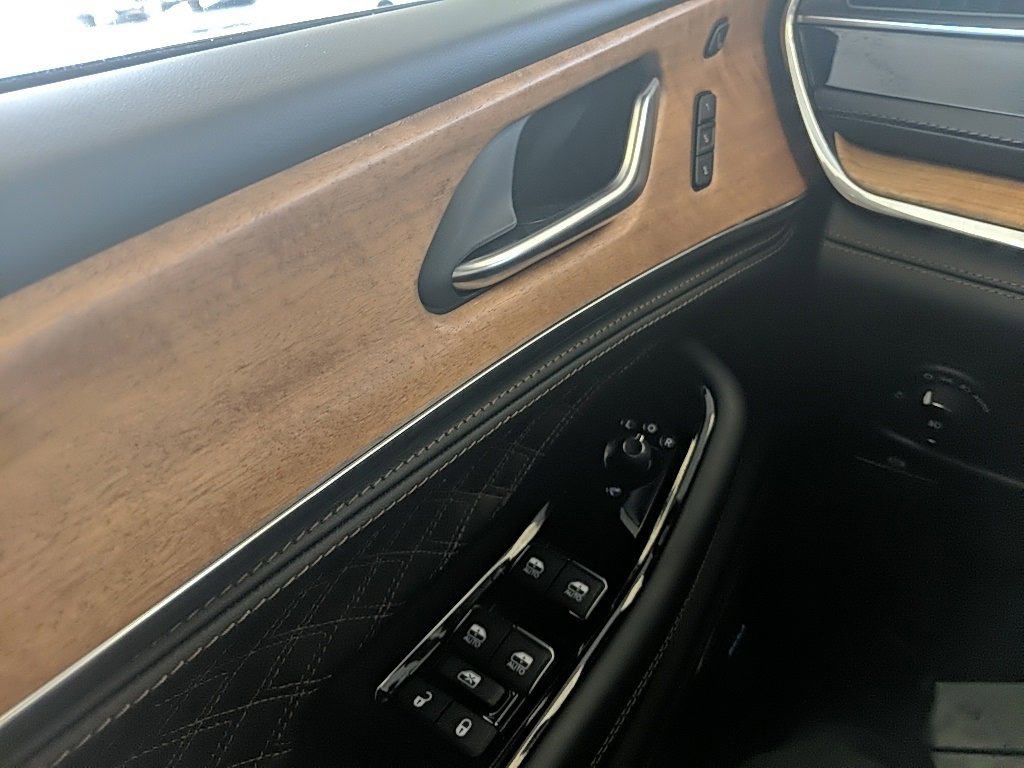 Used 2025 Jeep Grand Cherokee Summit image 35