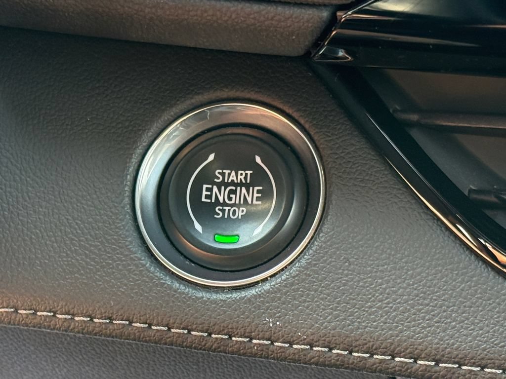 Used 2025 Buick Enclave Preferred AWD/4WD image 34