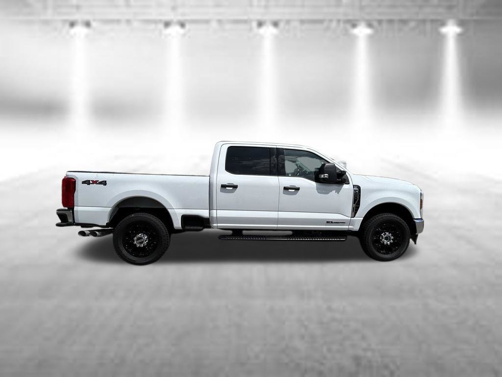 Used 2025 Ford F250 XLT AWD/4WD image 3