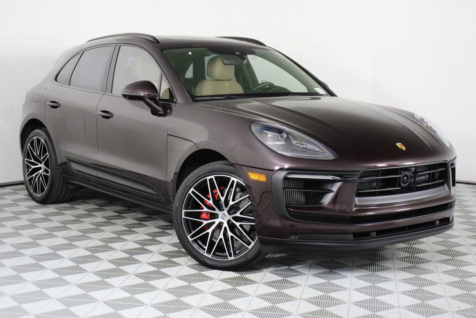 Certified 2023 Porsche Macan S image 9