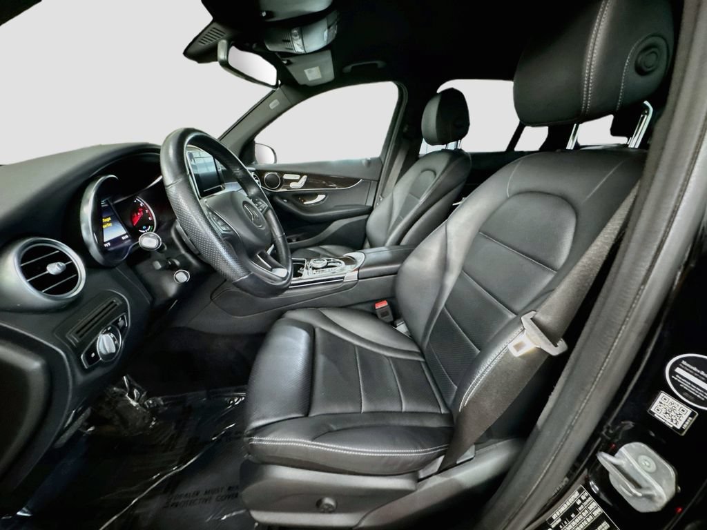 Used 2019 Mercedes-Benz GLC 350e 4MATIC image 24