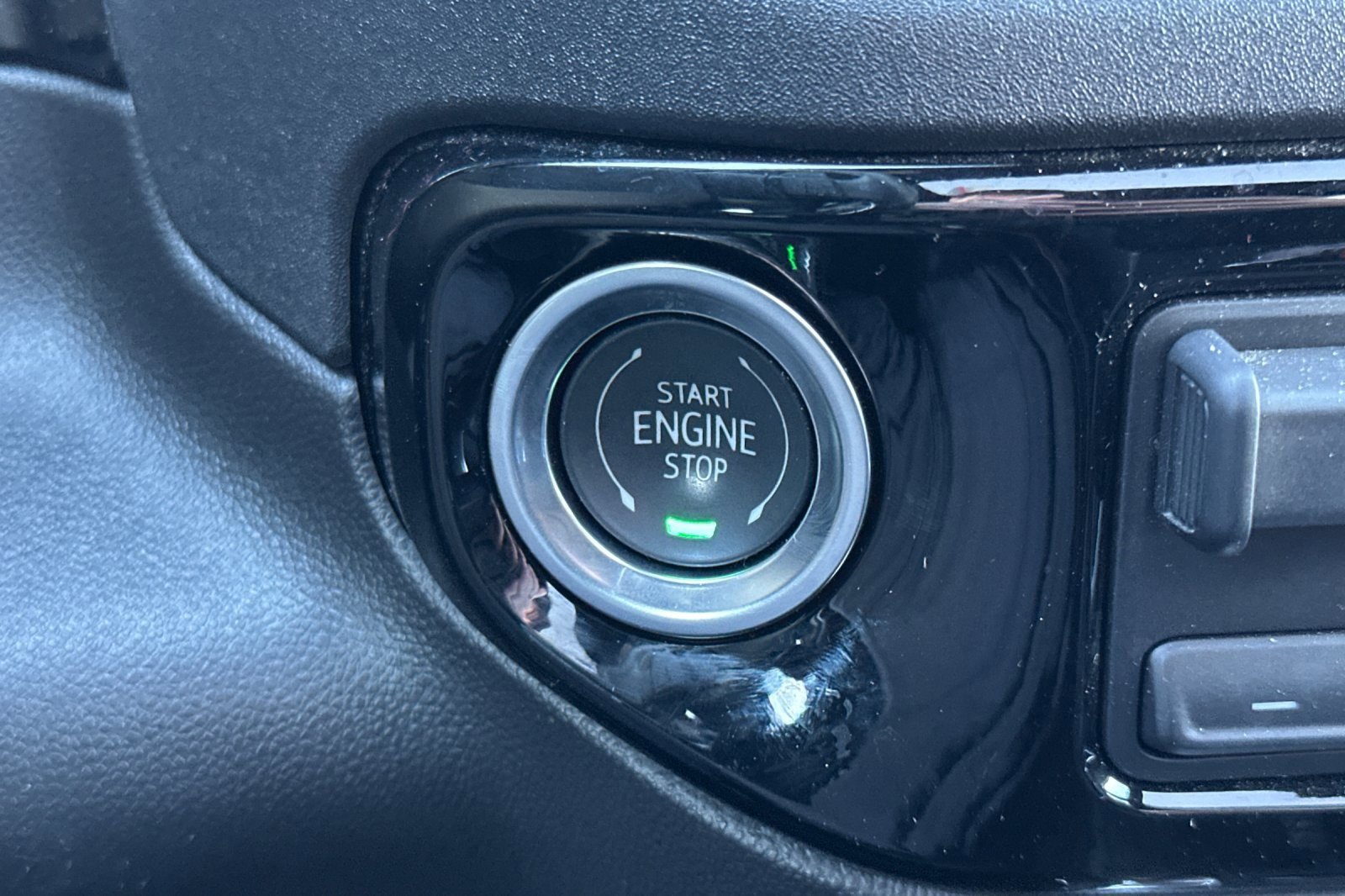 Used 2025 Chevrolet Silverado 1500 High Country w/ Technology Package image 33