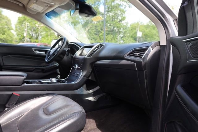 Used 2020 Ford Edge Titanium image 35