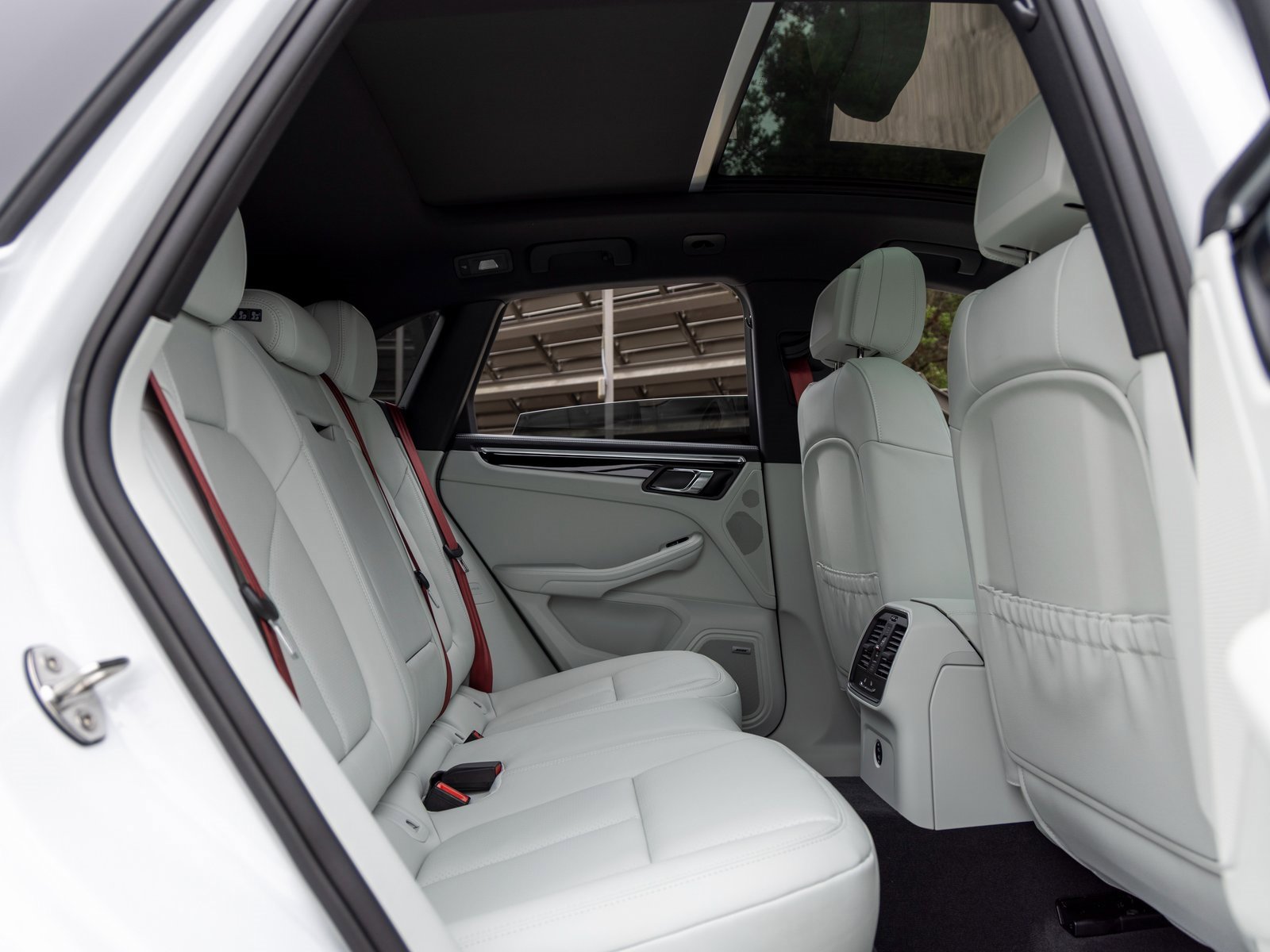 New 2025 Porsche Macan image 44