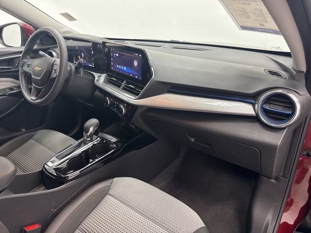 Used 2024 Chevrolet Trax LT FWD image 28