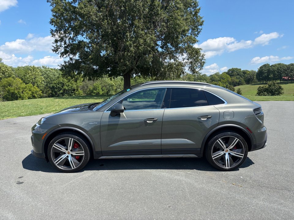 New 2026 Porsche Macan 4S Electric AWD/4WD image 2