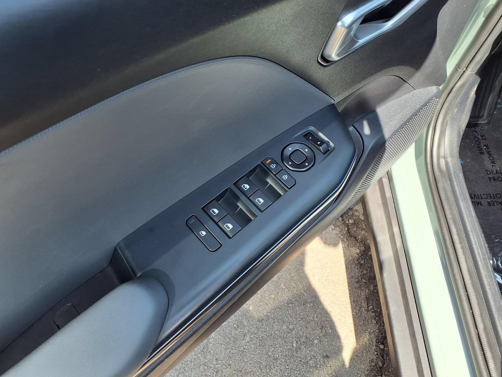 Used 2025 Kia K4 FWD image 12
