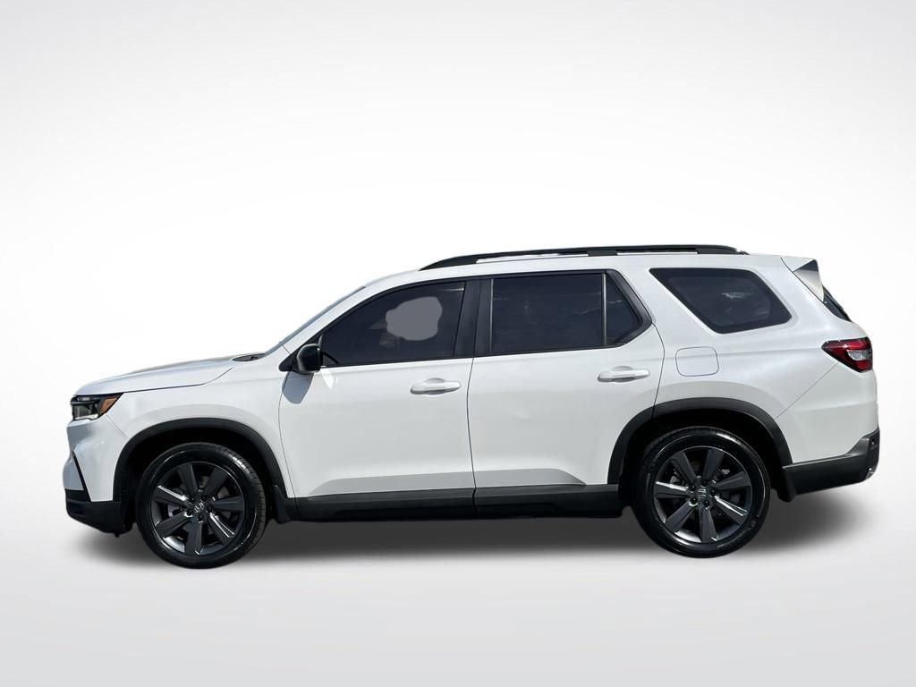 Certified 2025 Honda Pilot Sport image 2