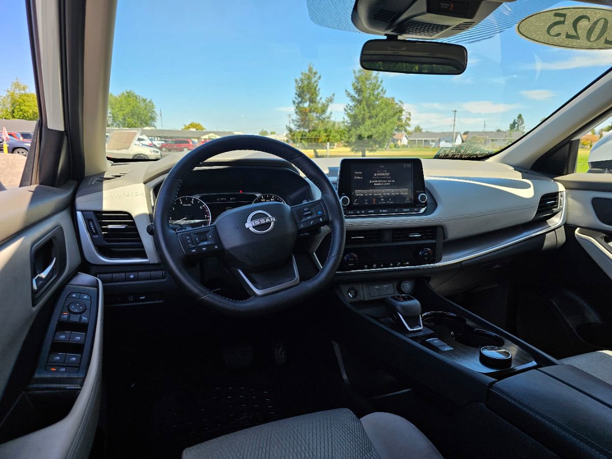 Used 2025 Nissan Rogue SV image 24