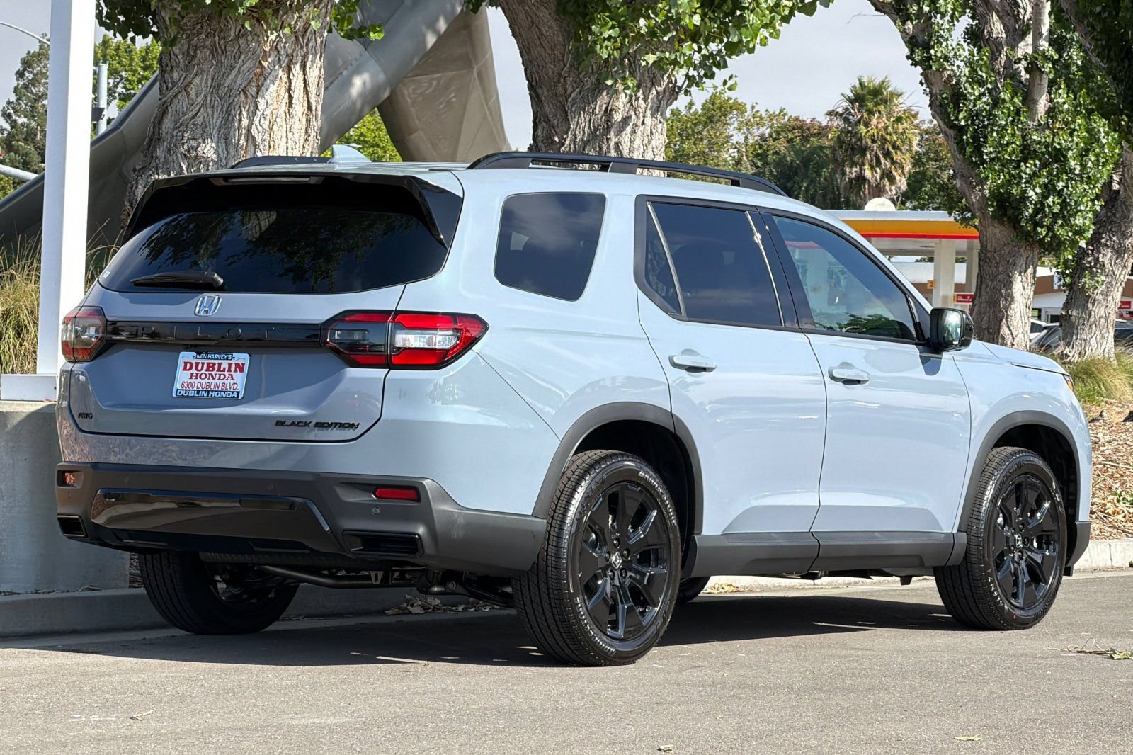 New 2026 Honda Pilot Black Edition image 4