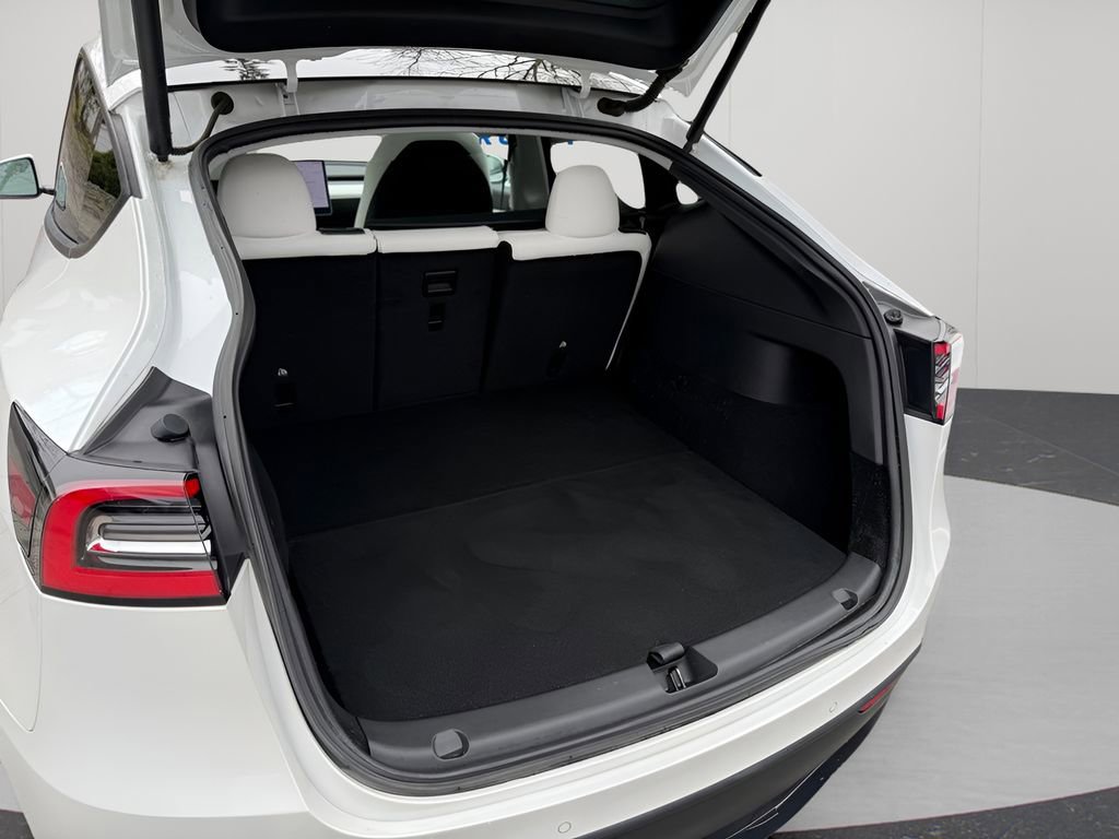 Used 2021 Tesla Model Y Long Range image 23