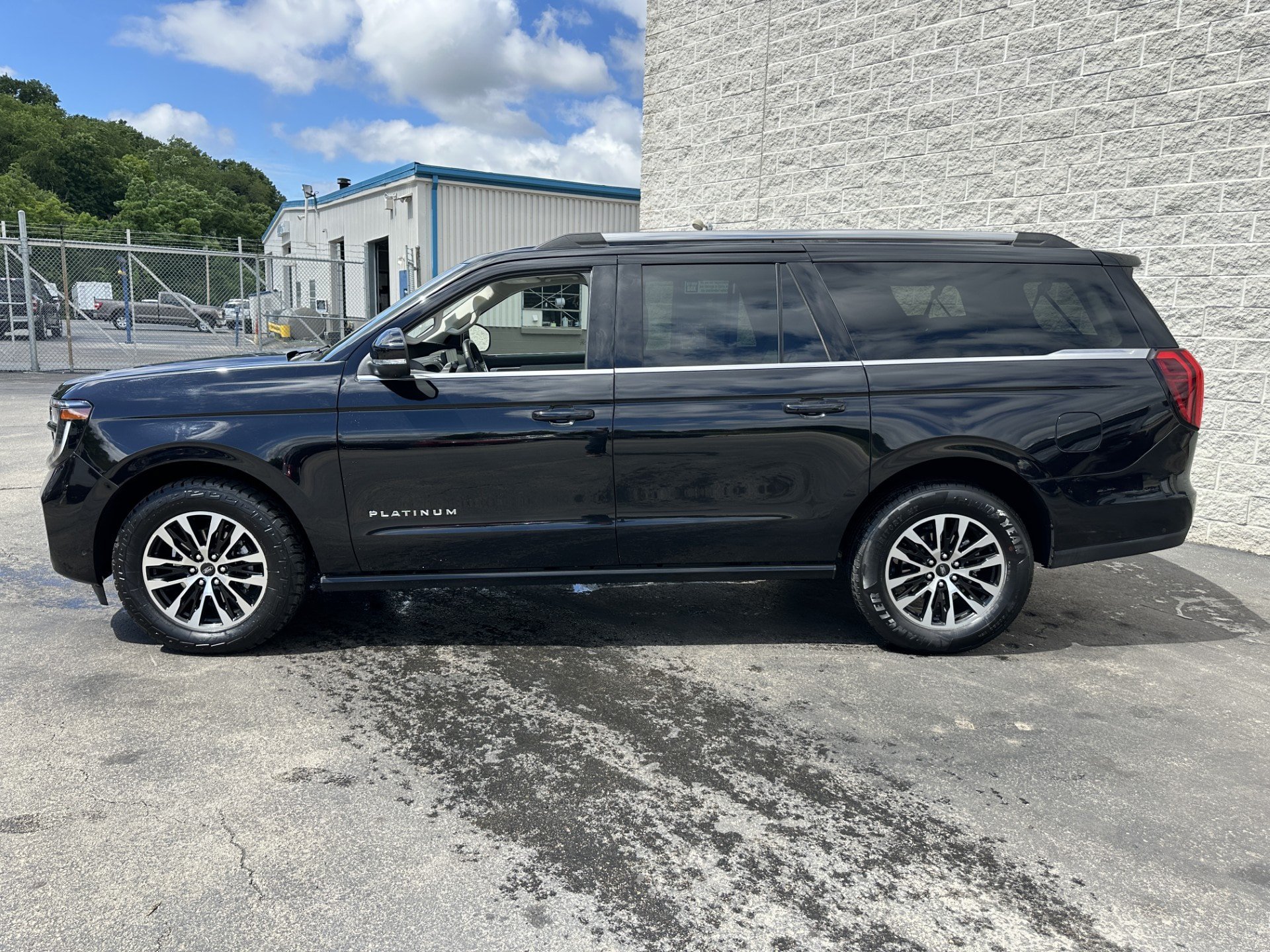 Used 2025 Ford Expedition Max Platinum AWD/4WD image 4