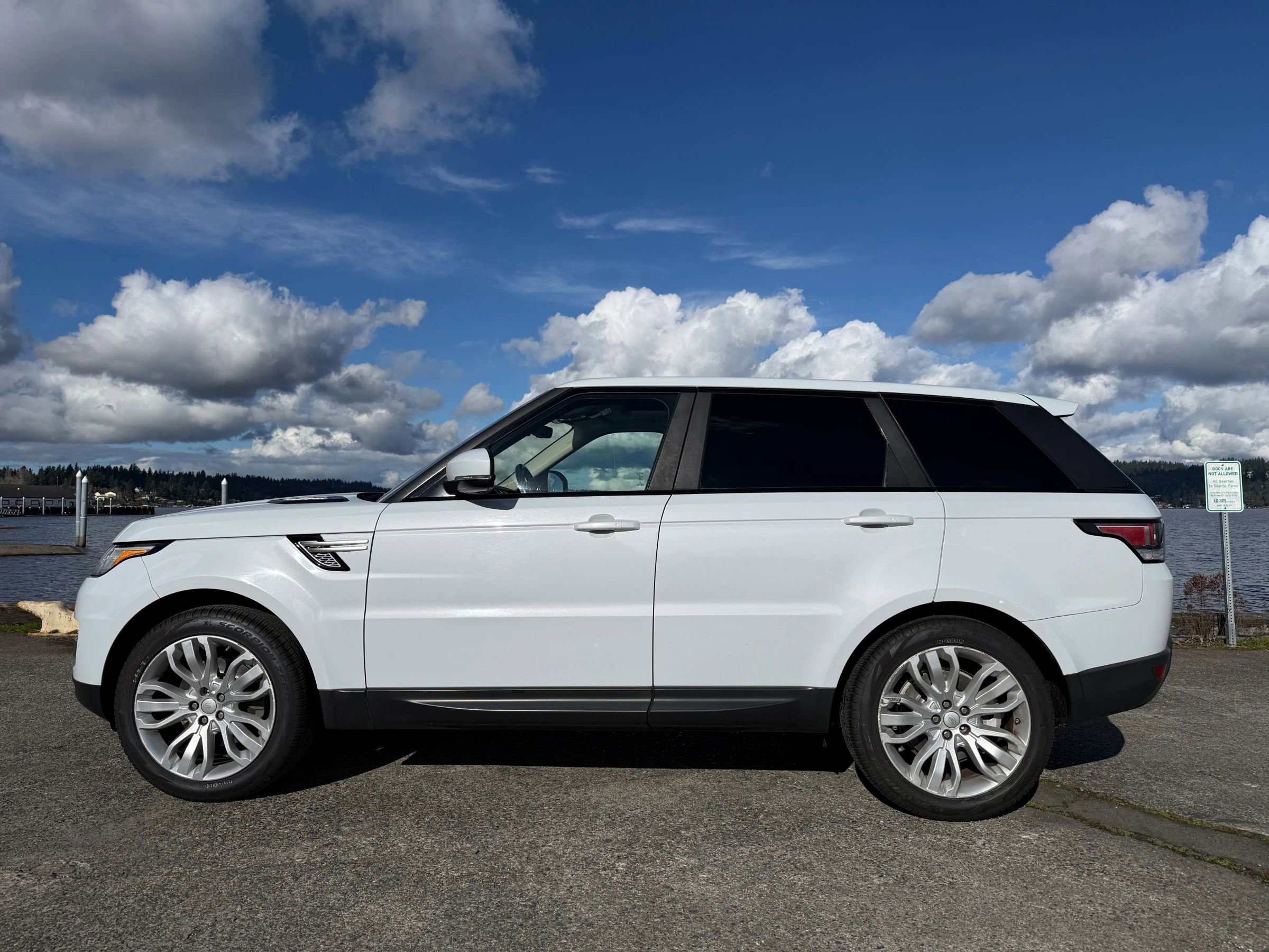Used 2017 Land Rover Range Rover Sport HSE image 3