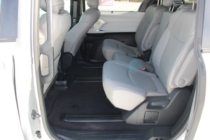 Certified 2025 Toyota Sienna XLE image 13
