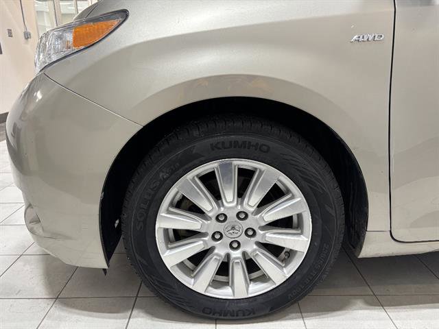 Used 2017 Toyota Sienna Limited image 7