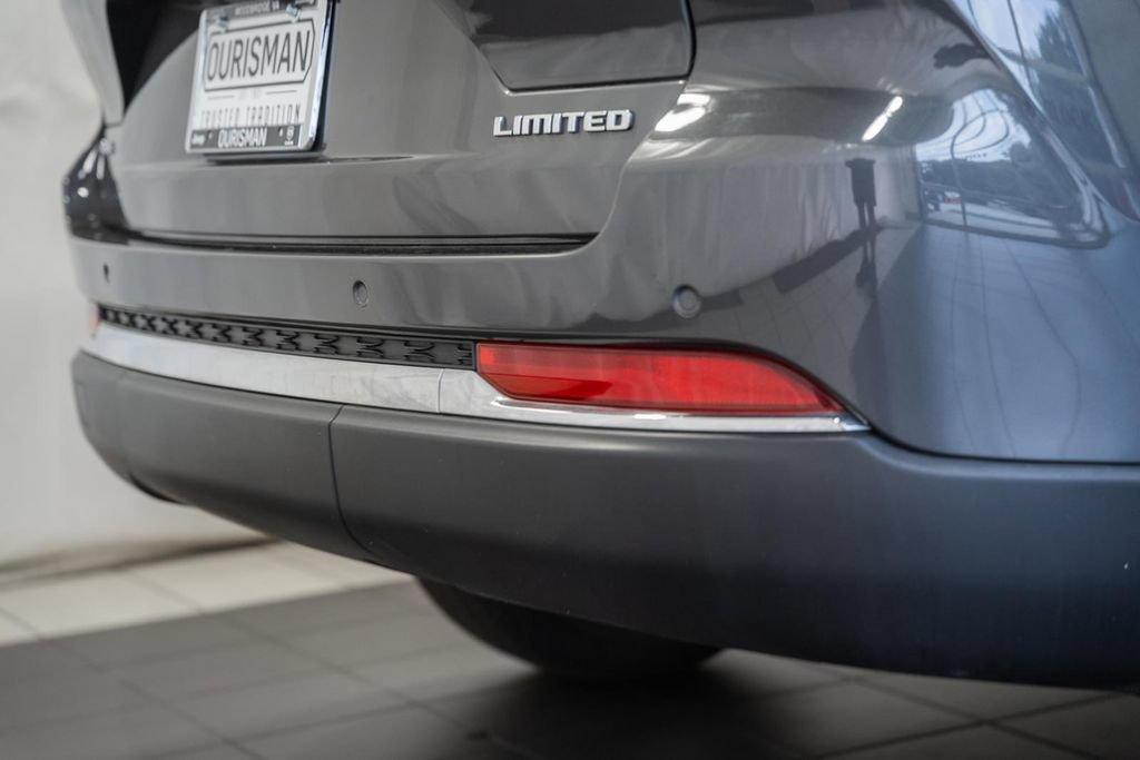 Used 2023 Jeep Grand Cherokee Limited AWD/4WD image 6
