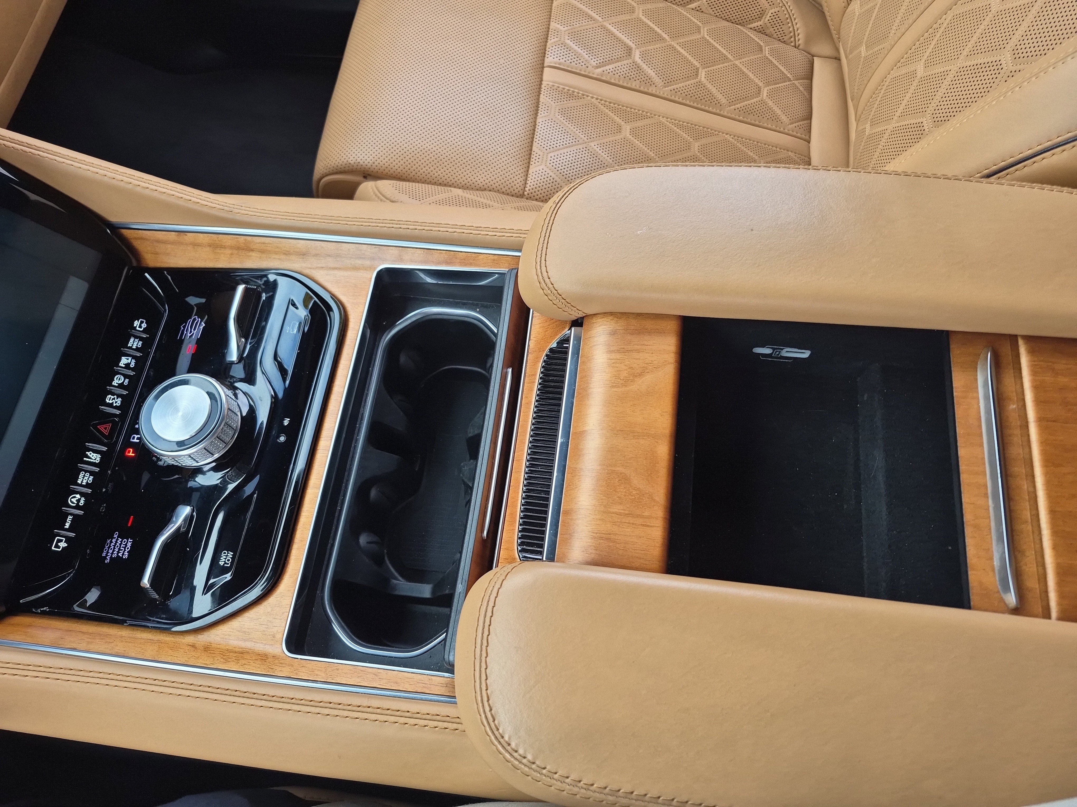 Used 2023 Jeep Grand Wagoneer L Series III image 35