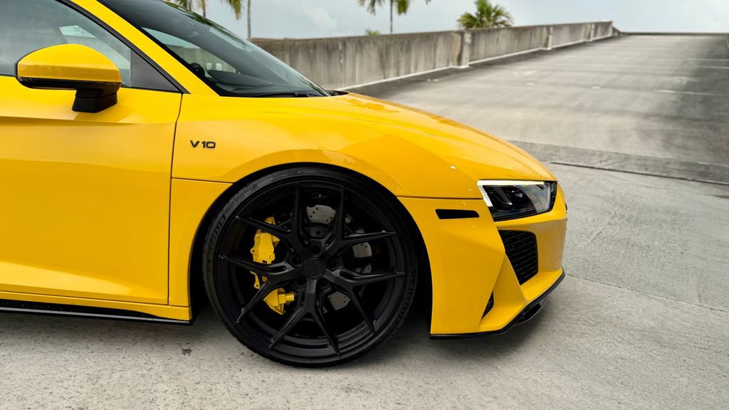 Used 2021 Audi R8 V10 w/ Premium Package RWD image 11